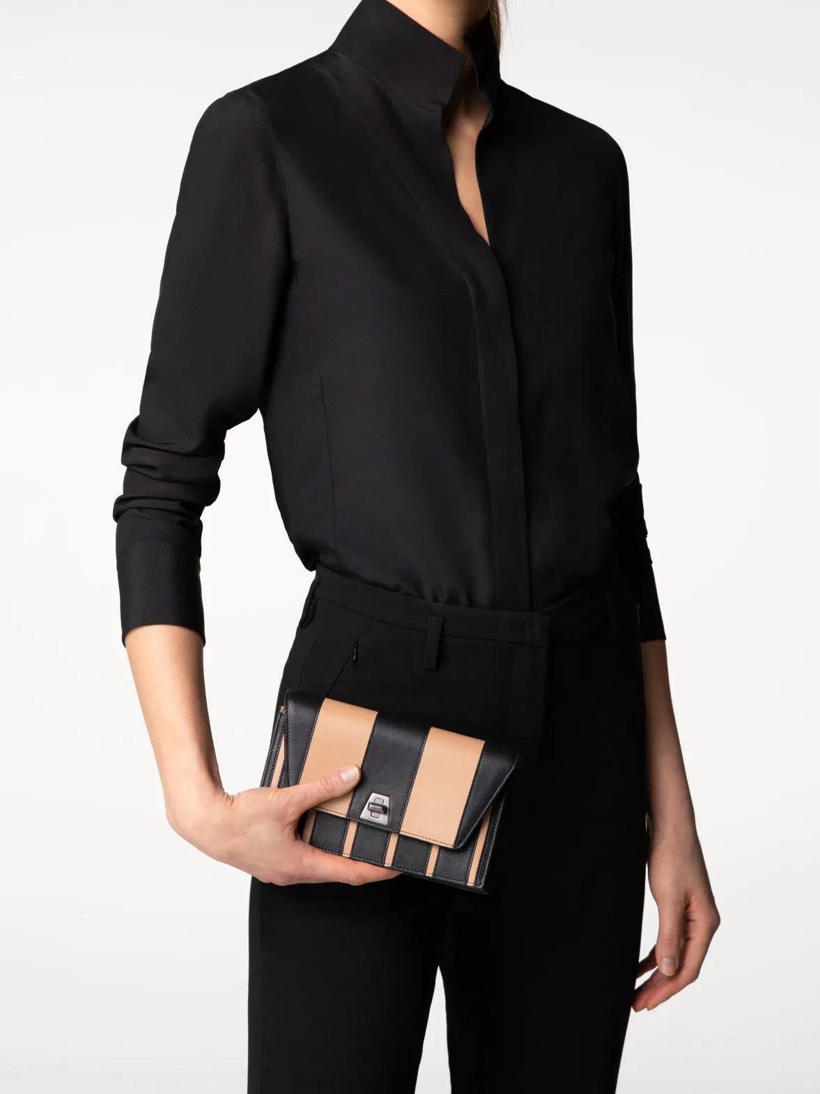 Anouk Envelope Tasche aus Lederstreifen