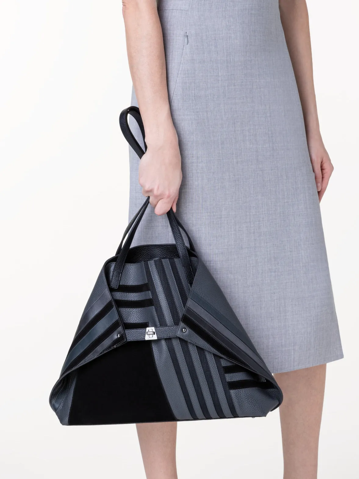 Medium Ai Schultertasche aus Leder mit Zick-Zack-Trapez Patchwork