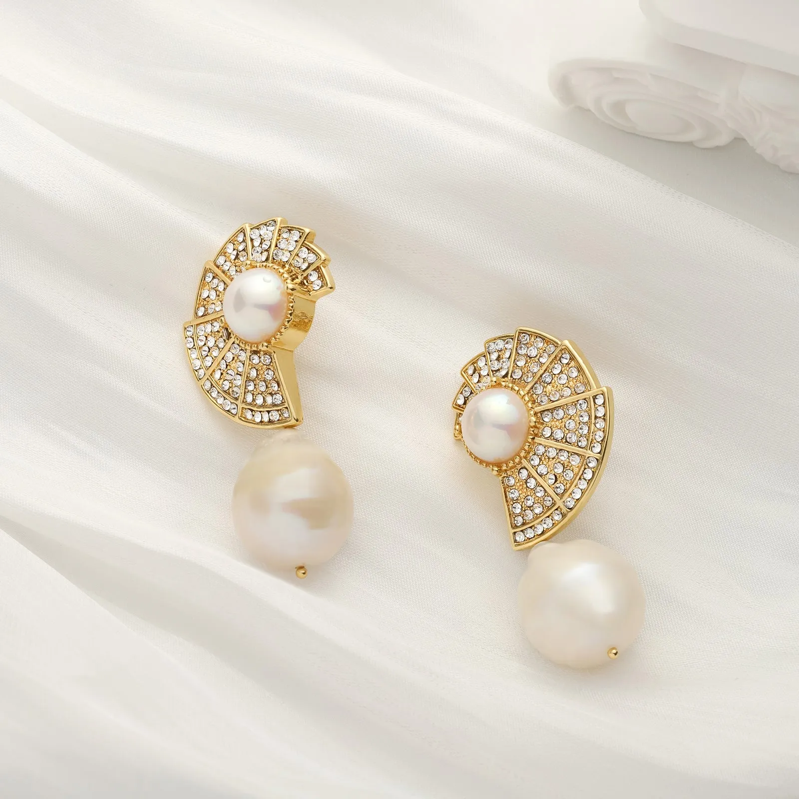 Shell Pearl Earrings