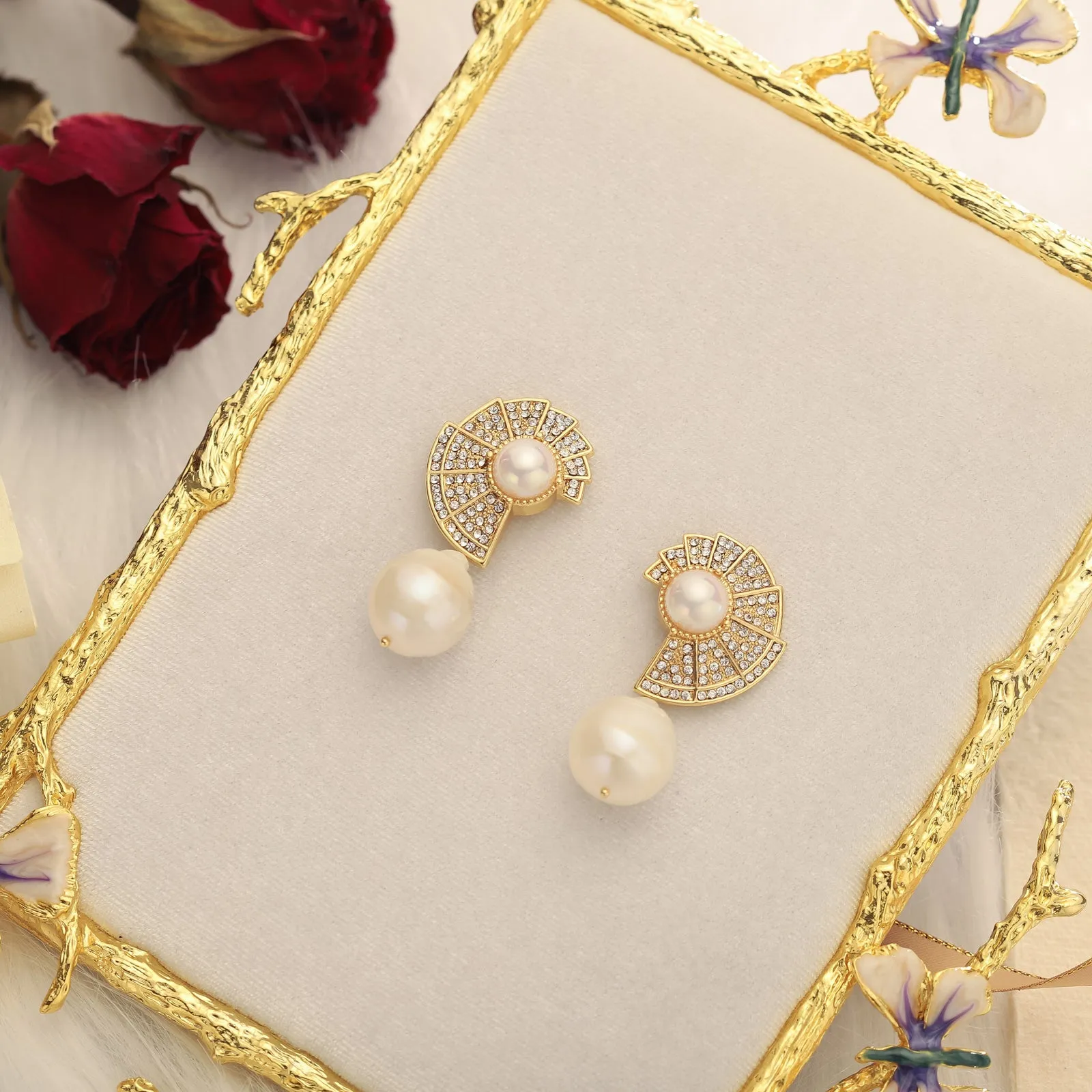 Shell Pearl Earrings