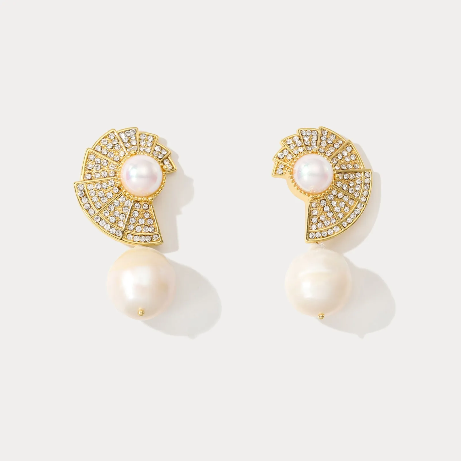 Shell Pearl Earrings