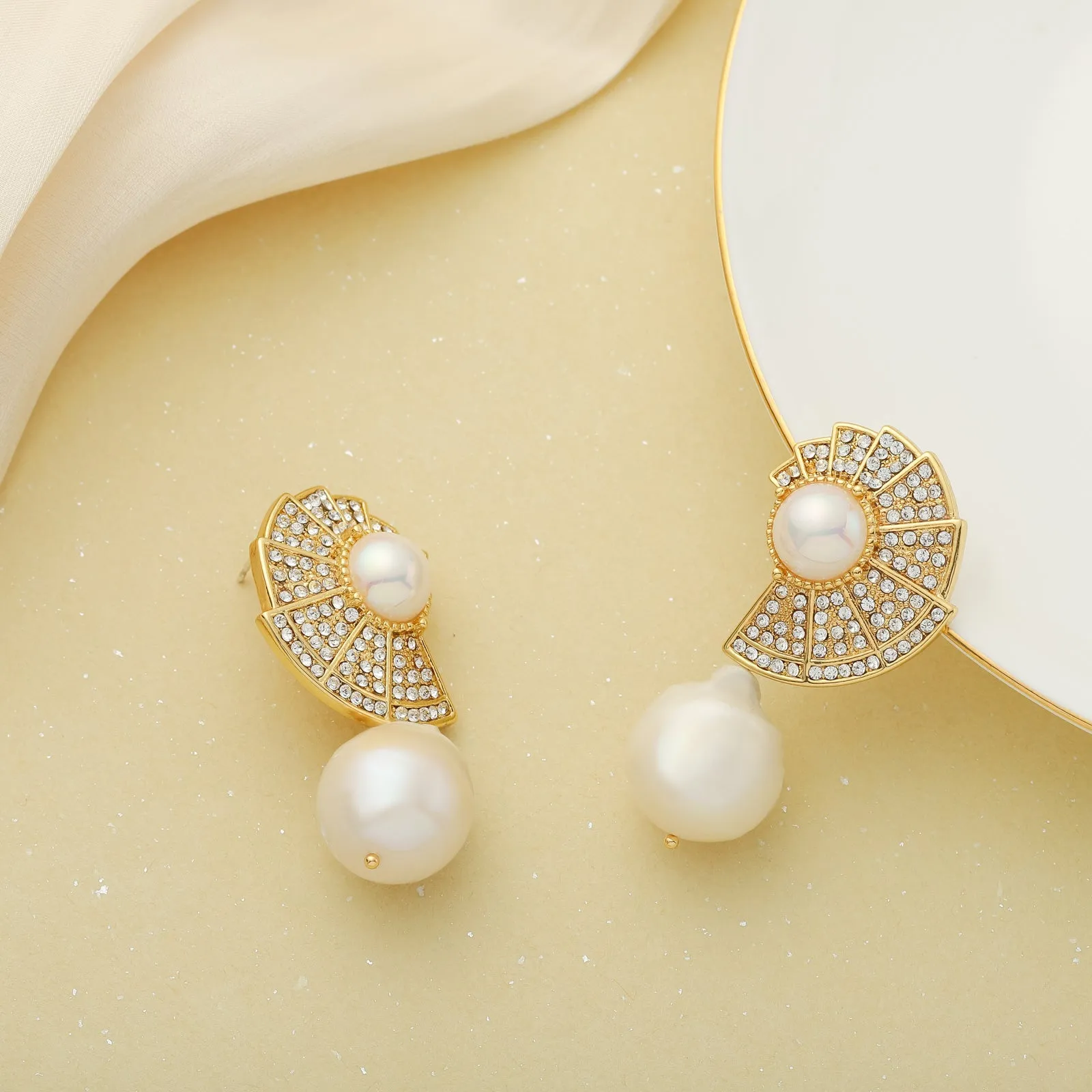 Shell Pearl Earrings